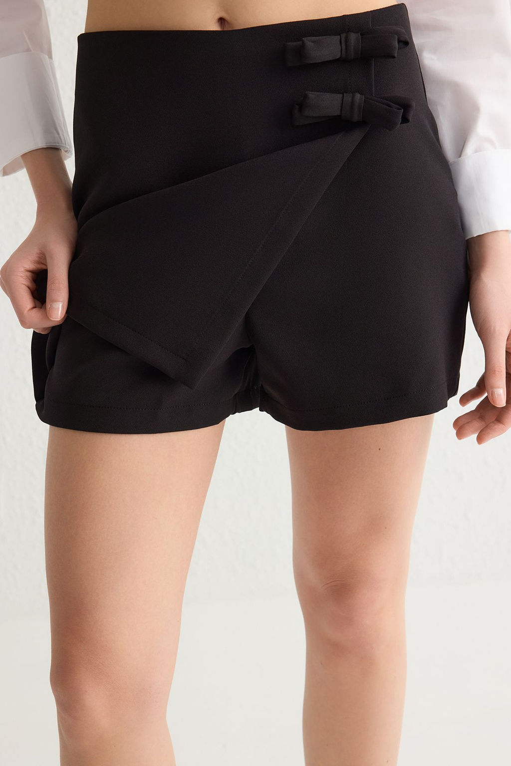 Siyah Mini Fiyonk Detayl? Dokuma Sort Etek TWOSS25SR00011 - Trendyolmilla фото 5