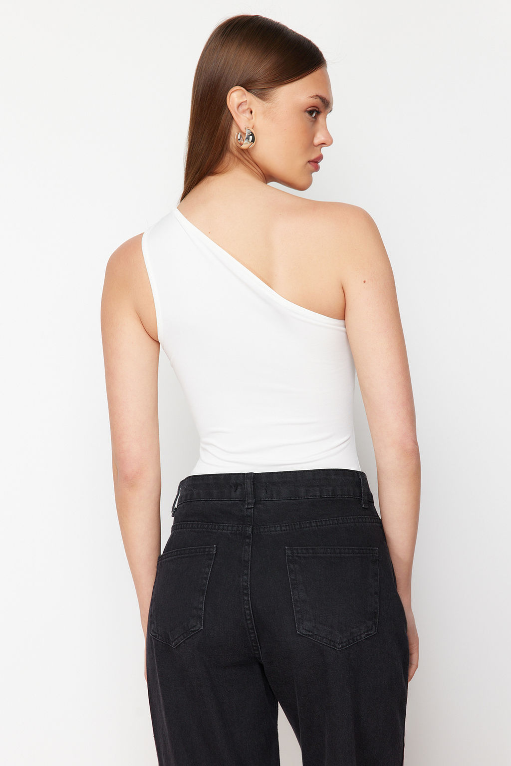 Beyaz Asimetrik Yaka Cut Out Detayl? Alttan C?tc?l? Orme Body TWOSS23BD00014