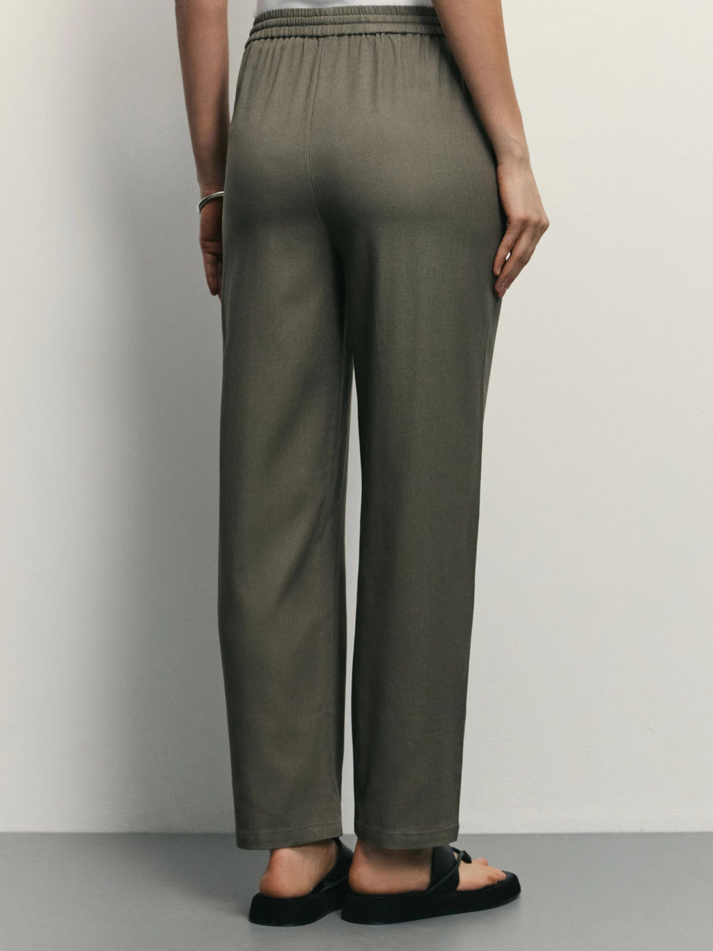 Прямые льняные брюки с эластичным поясом / Zarina  фото 4