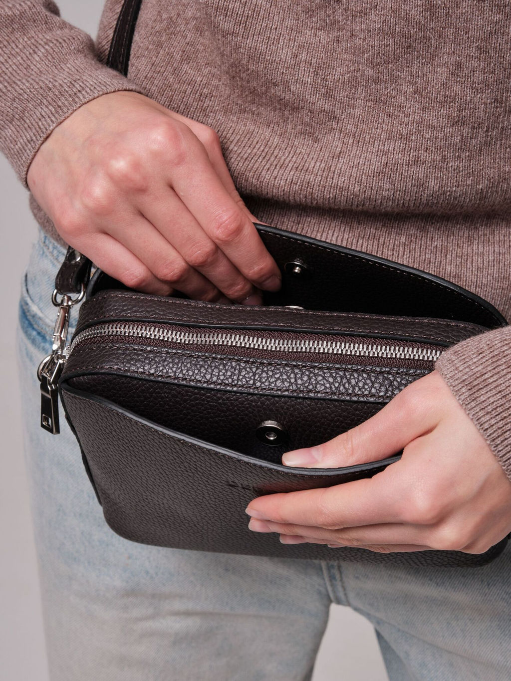 Сумка на плечо кросс-боди Deboro 30848 темно-коричневый