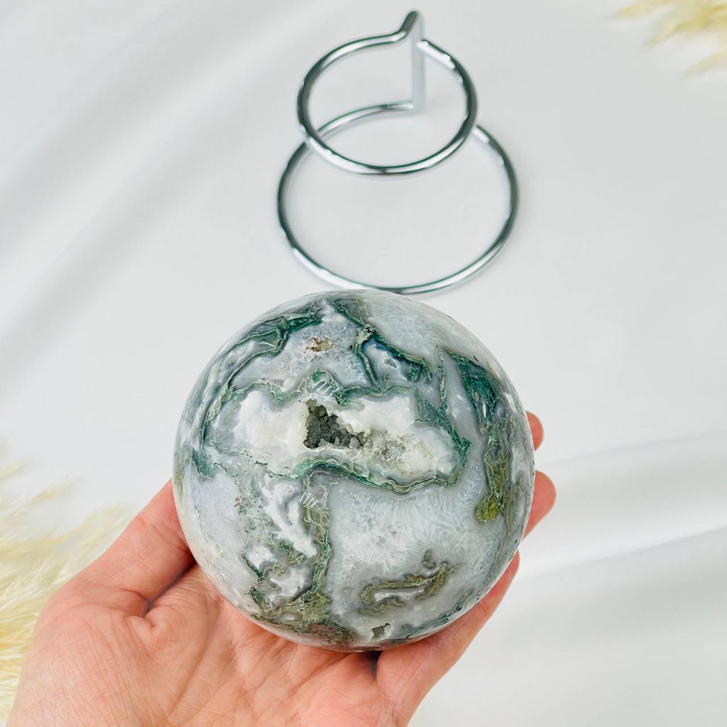 Шар из Мохового агата