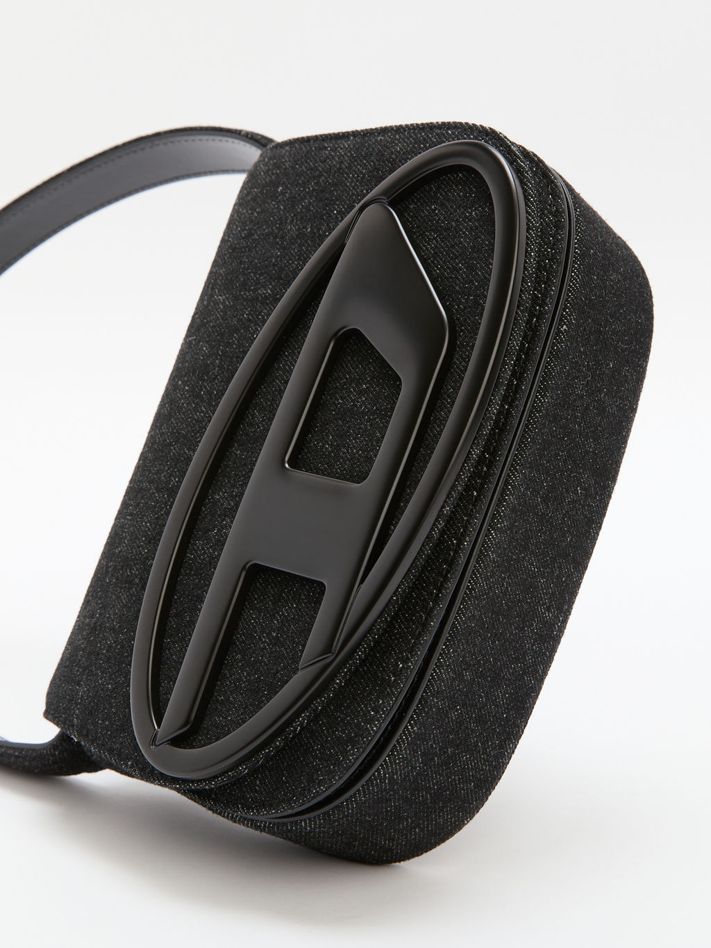 Женская сумка на плечо из денима DIESEL 1DR Артикул 4285115, черный  фото 3