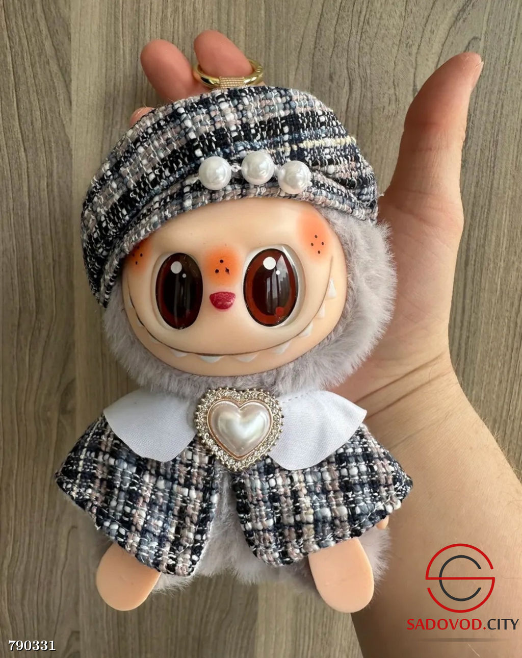 Плюшевая мягкая игрушка Лабубу в одежде