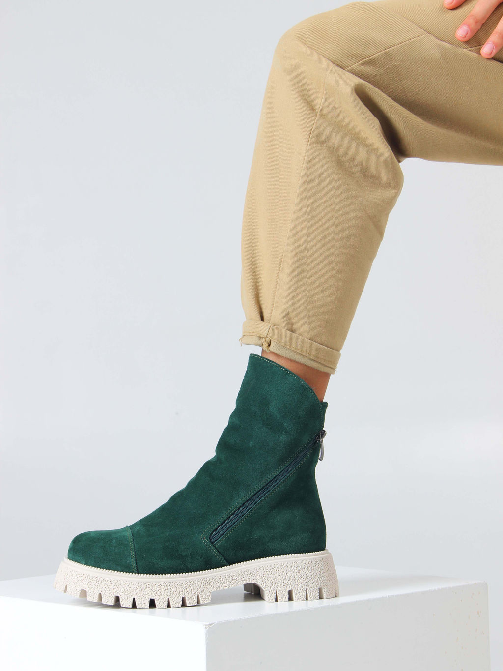 Ботинки 233.1541be. Зеленый замша/Байка