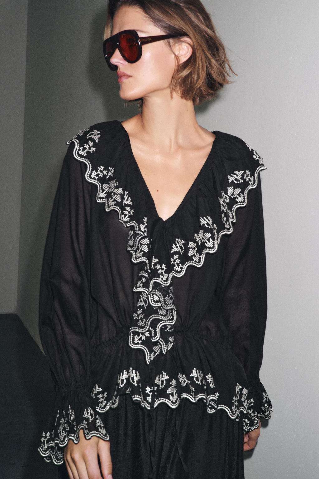 ZW COLLECTION EMBROIDERED RUFFLE BLOUSE - Zara фото 2