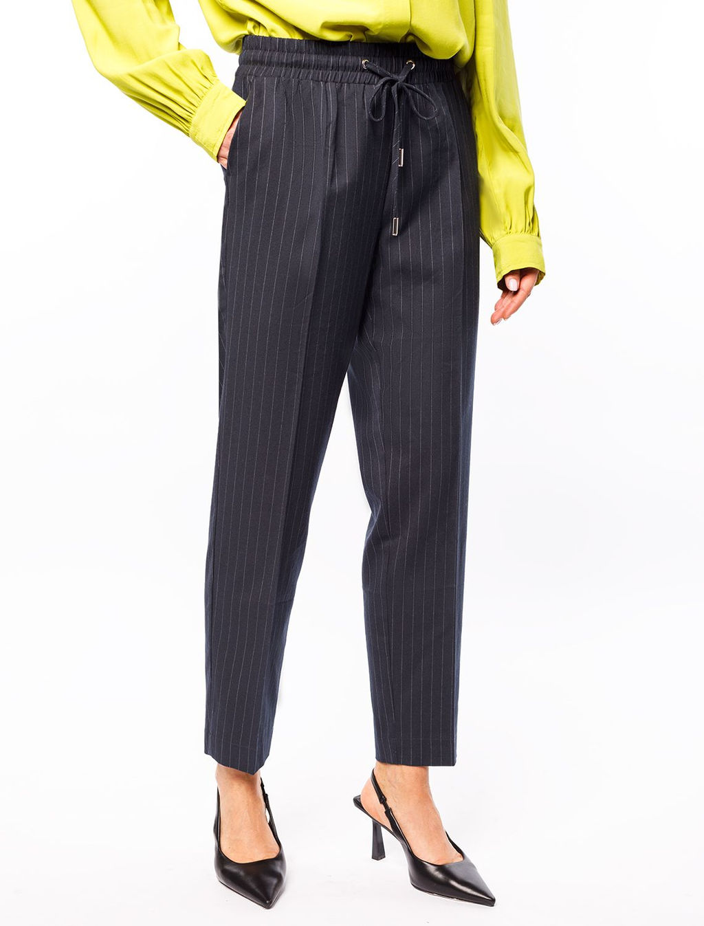 D24.228 Брюки женские темно-синий