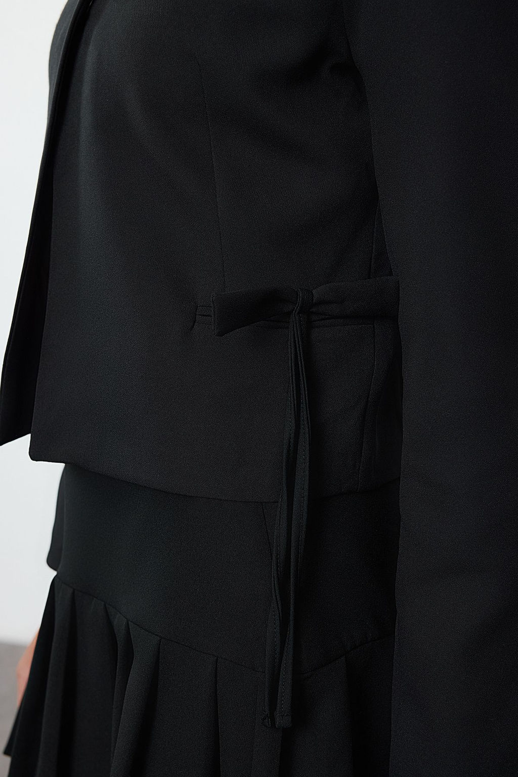 TRENDYOLMILLA K?rm?z? Fiyonk/Kurdele Detayl? Gomlek Yakal? Crop Dokuma Blazer Ceket TWOAW25BC00018 фото 4