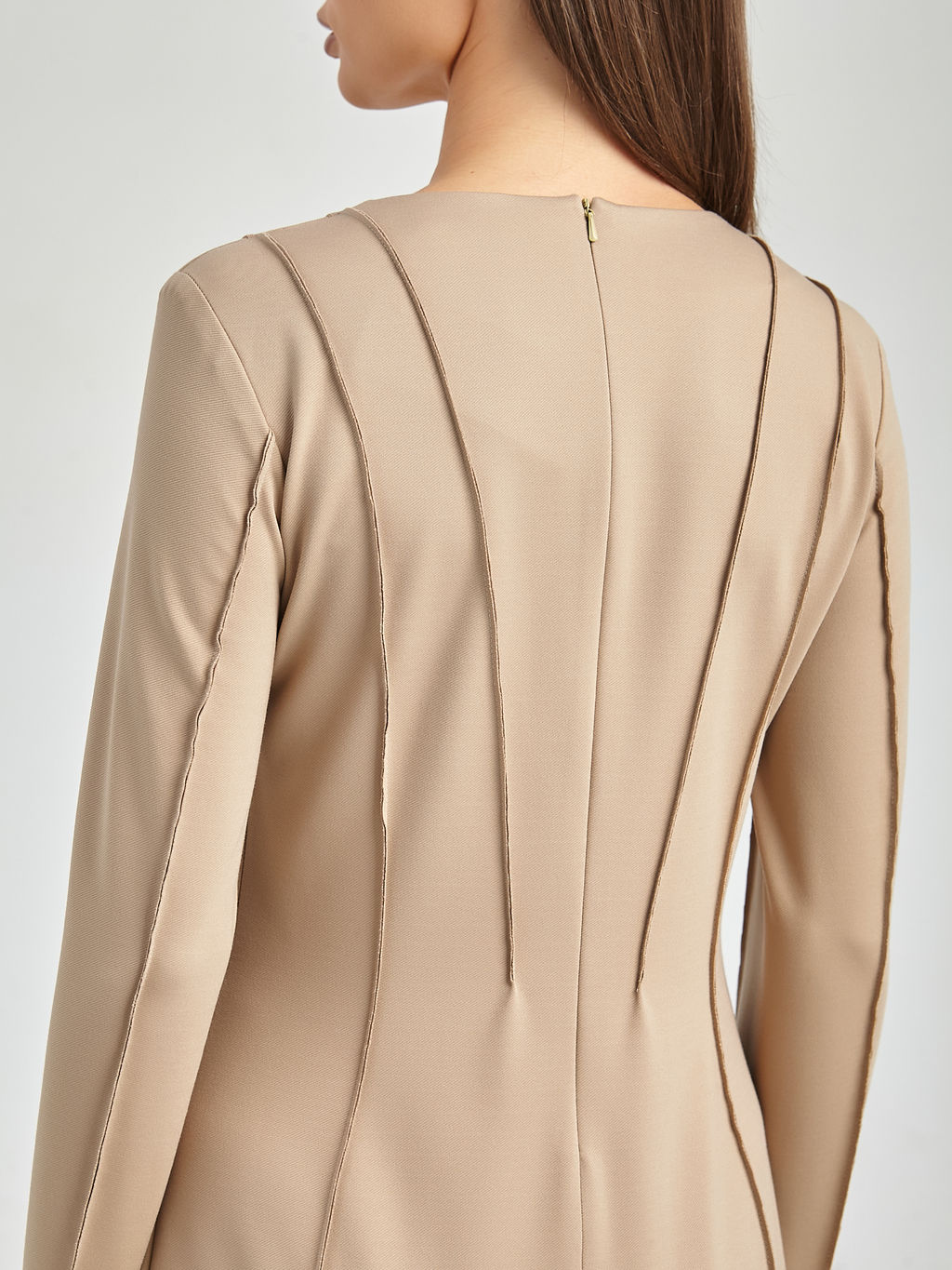 Платье со швами наружу