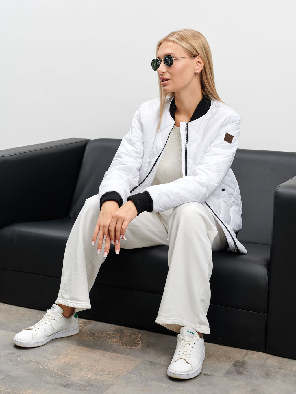 Женский стрит-бомбер белый