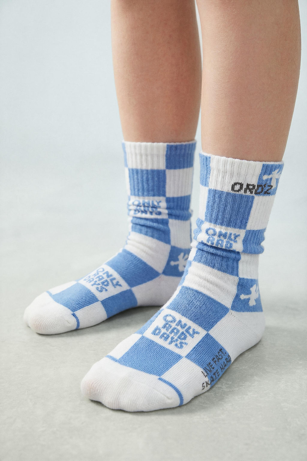PACK DOS CALCETINES ALTOS CUADRO DAMERO LOGO / Blanco
