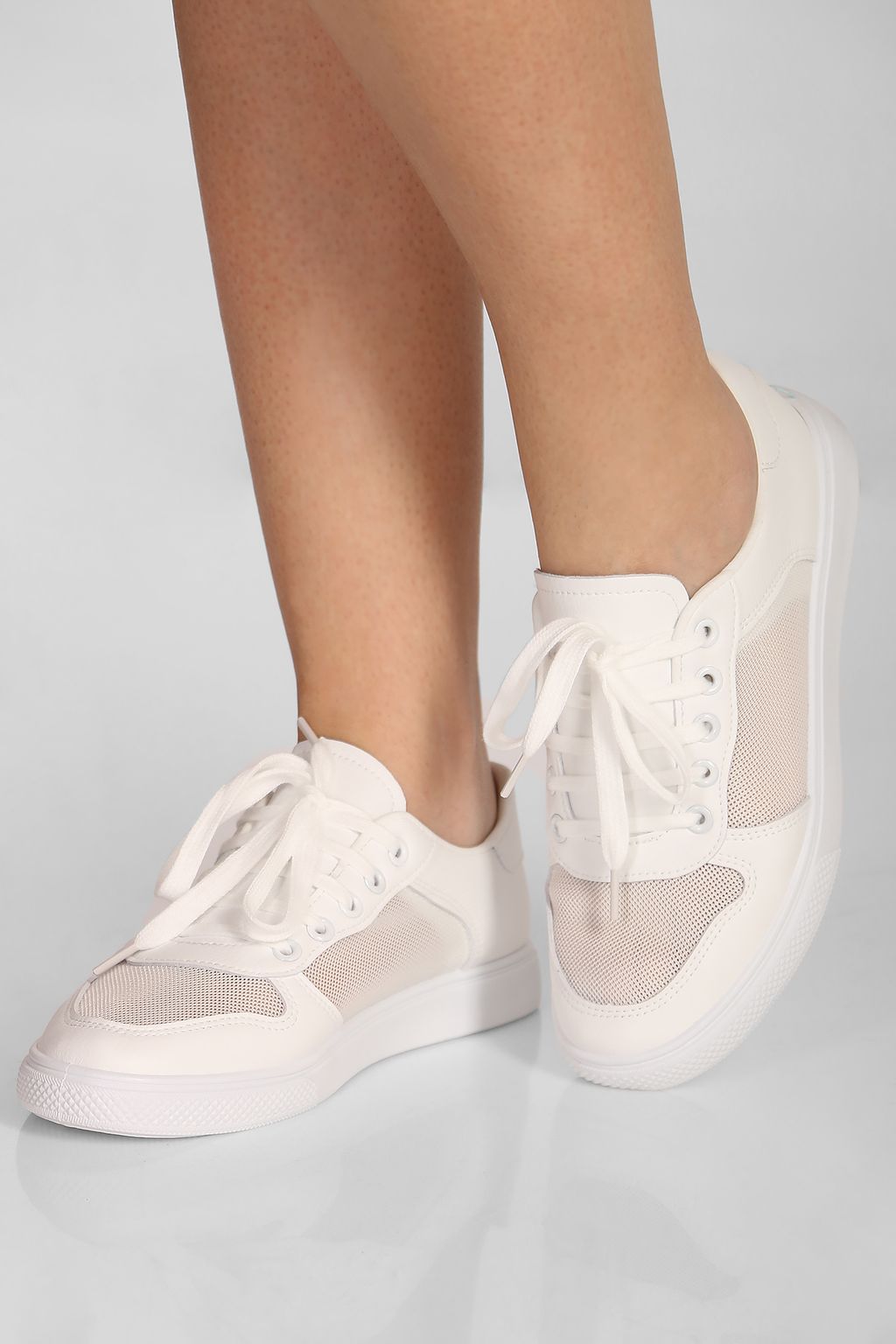 Кроссовки женские с сеткой белые