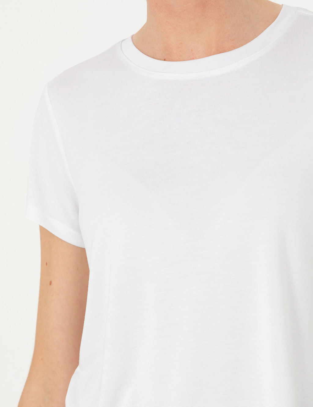 Beyaz Regular Fit Basic Ti__rt