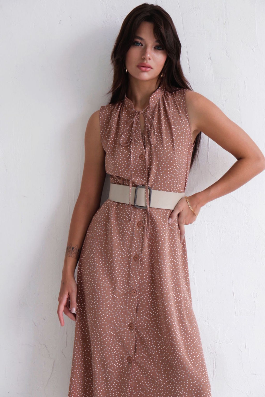 Платье, как из к/ф Красотка, кофейное в хаотичный горошек - Martichelli фото 8