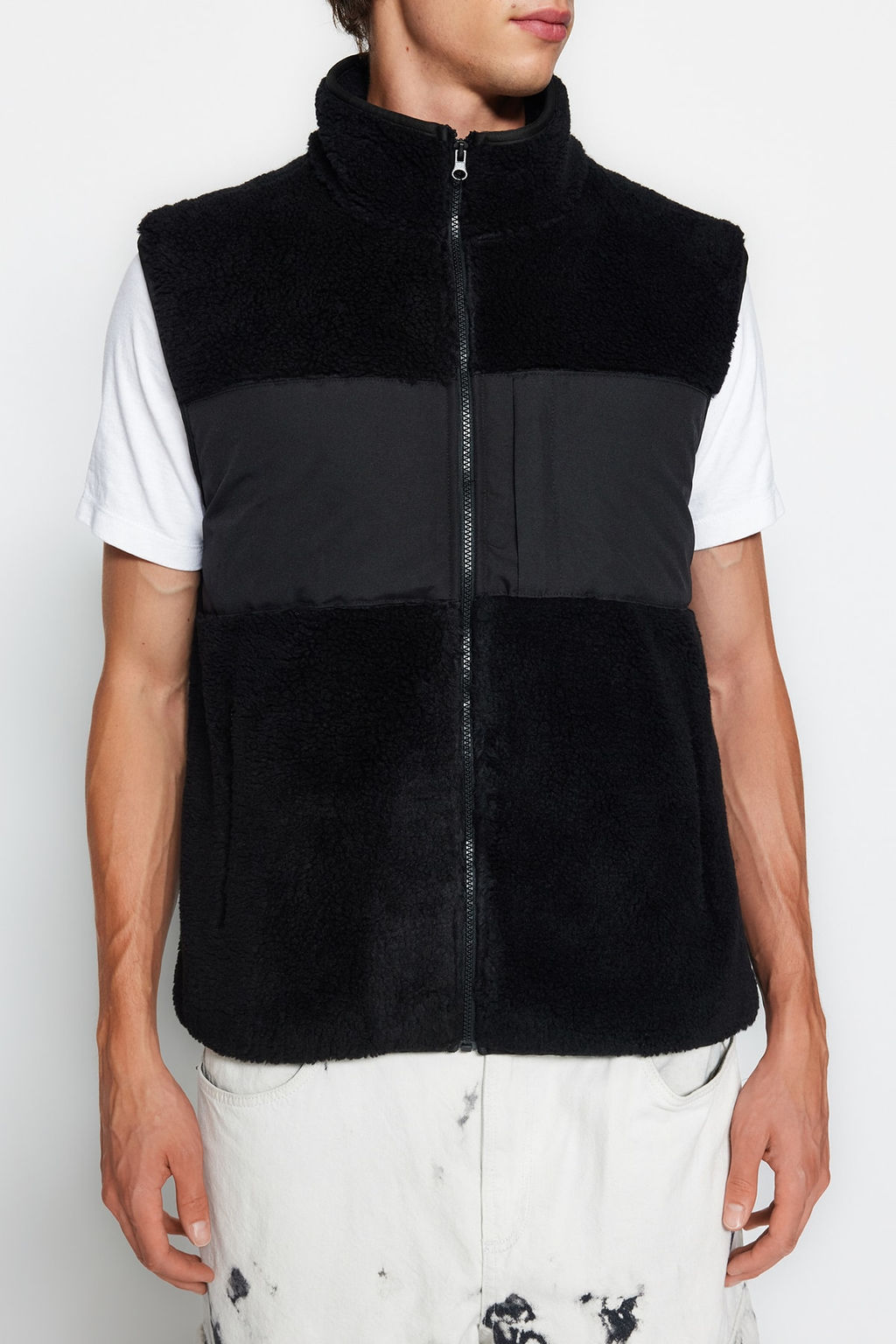 Trendyolmilla Man Siyah Regular Fit Dik Yaka Kumas Bloklu Pelus K?sl?k Yelek TMNAW24YE00000  фото 4