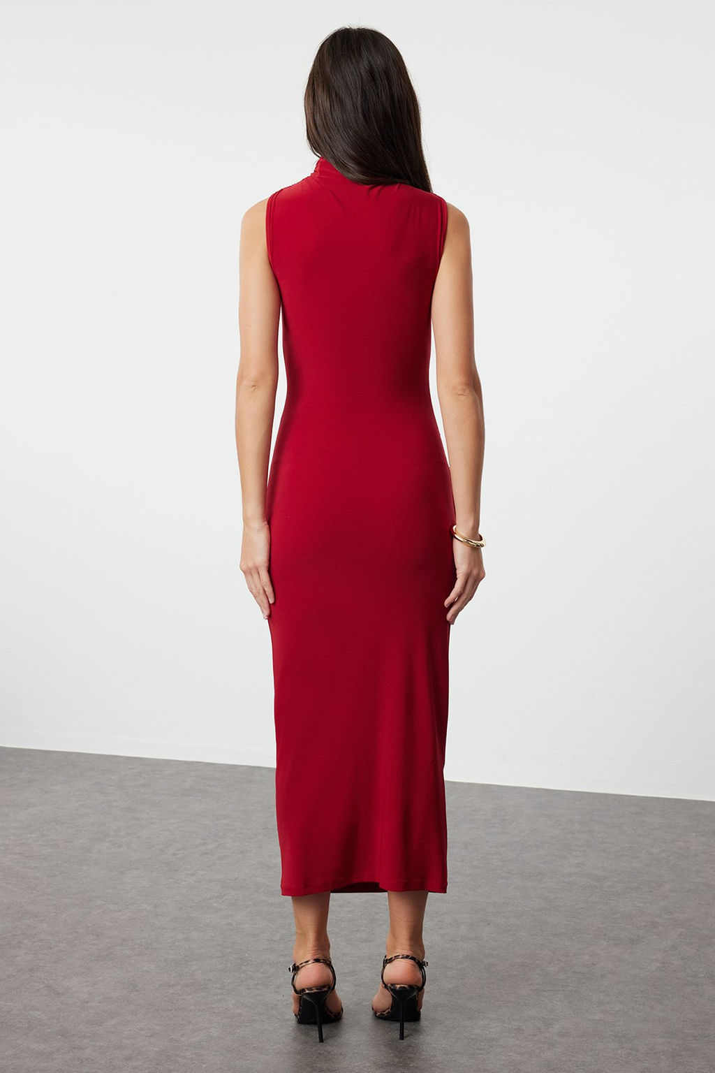 K?rm?z? Duz Buzgulu Maxi S?f?r Kol Drapeli Bodycone/Vucuda Oturan Esnek Orme Elbise TWOSS24EL00101