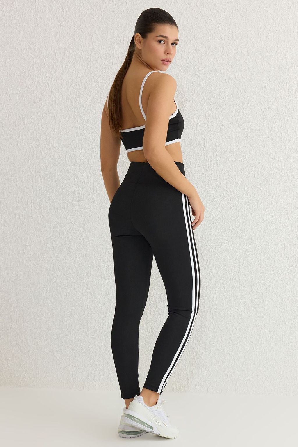 TRENDYOLMILLA Siyah Serit Detayl? Tam Boy Orme Spor Tayt THMSS25TY00005  фото 5