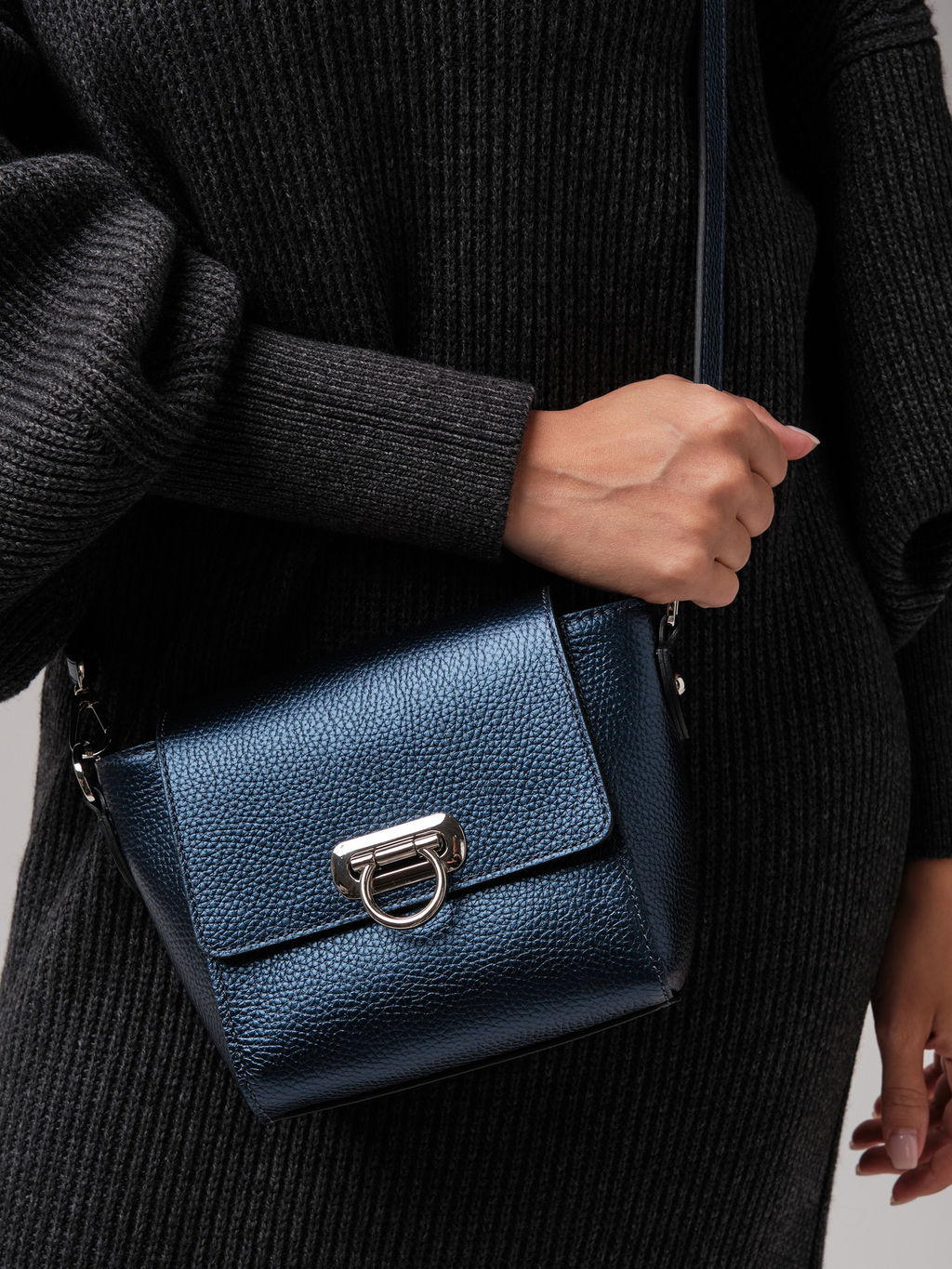 Сумка кожаная через плечо Azaro 3520 синий металлик