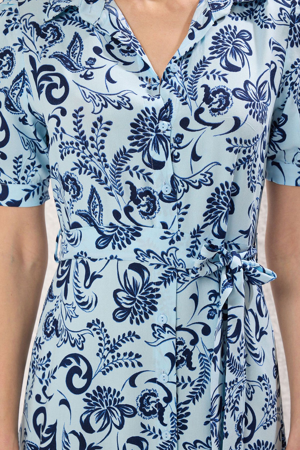 Ac?k Mavi Cicekli Kusakl? Midi Dokuma Elbise TWOSS20EL1559