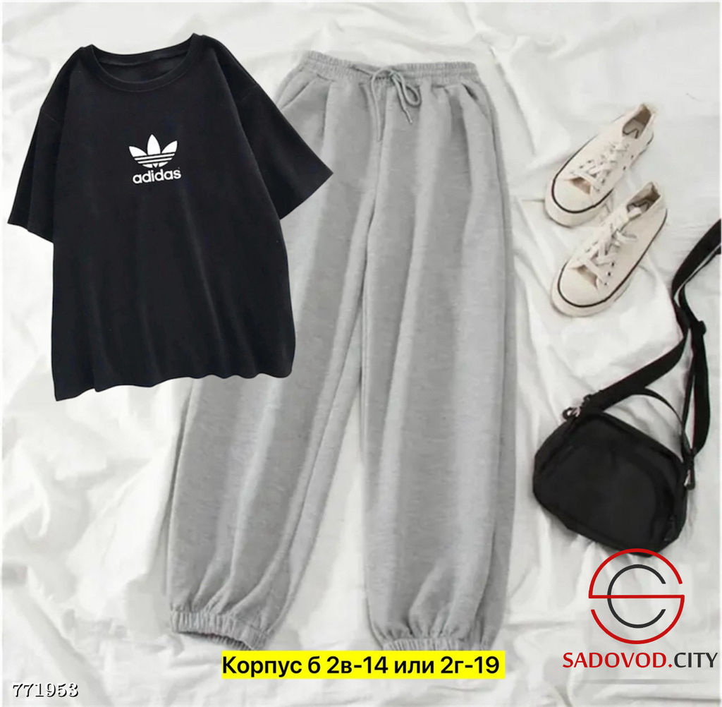 Женский спортивный костюм