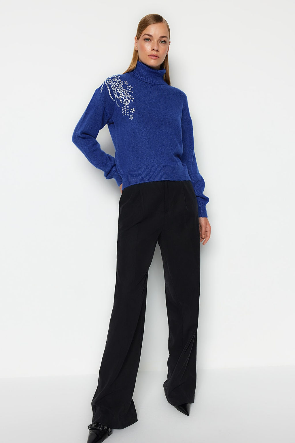 Siyah Yumusak Dokulu Tas Detayl? Bal?kc? Yaka Triko Kazak TWOAW24KZ00188 - Trendyolmilla фото 17