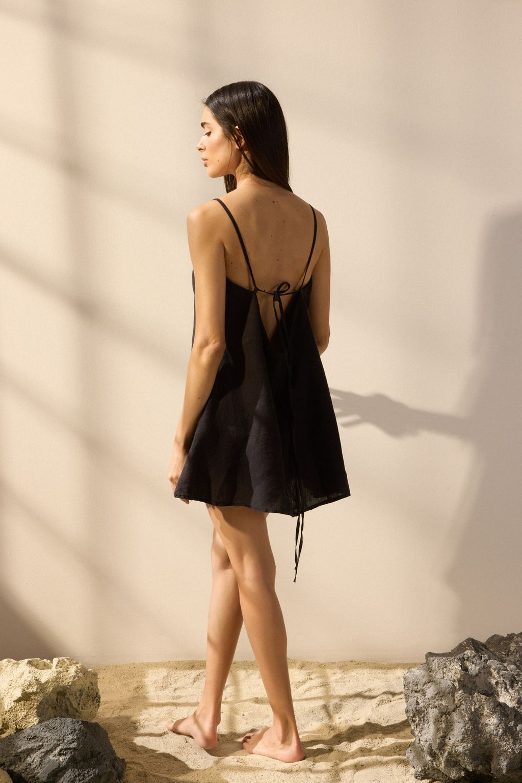 TRENDYOLMILLA Siyah Mini Dokuma %100 Keten Plaj Elbisesi TBESS25EL00103 фото 3