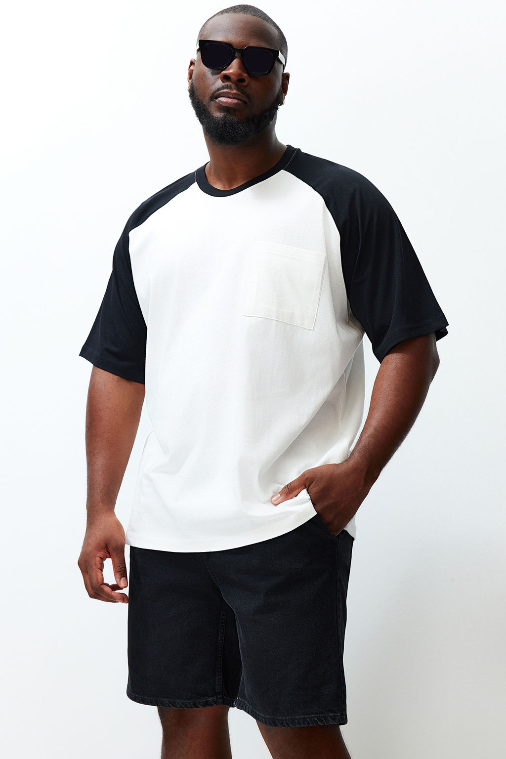 TRENDYOL MAN Buyuk Beden Ekru Oversize Cepli Renk Bloklu %100 Pamuklu T-Shirt TMNSS24BF00044 - Trendyolmilla фото 3