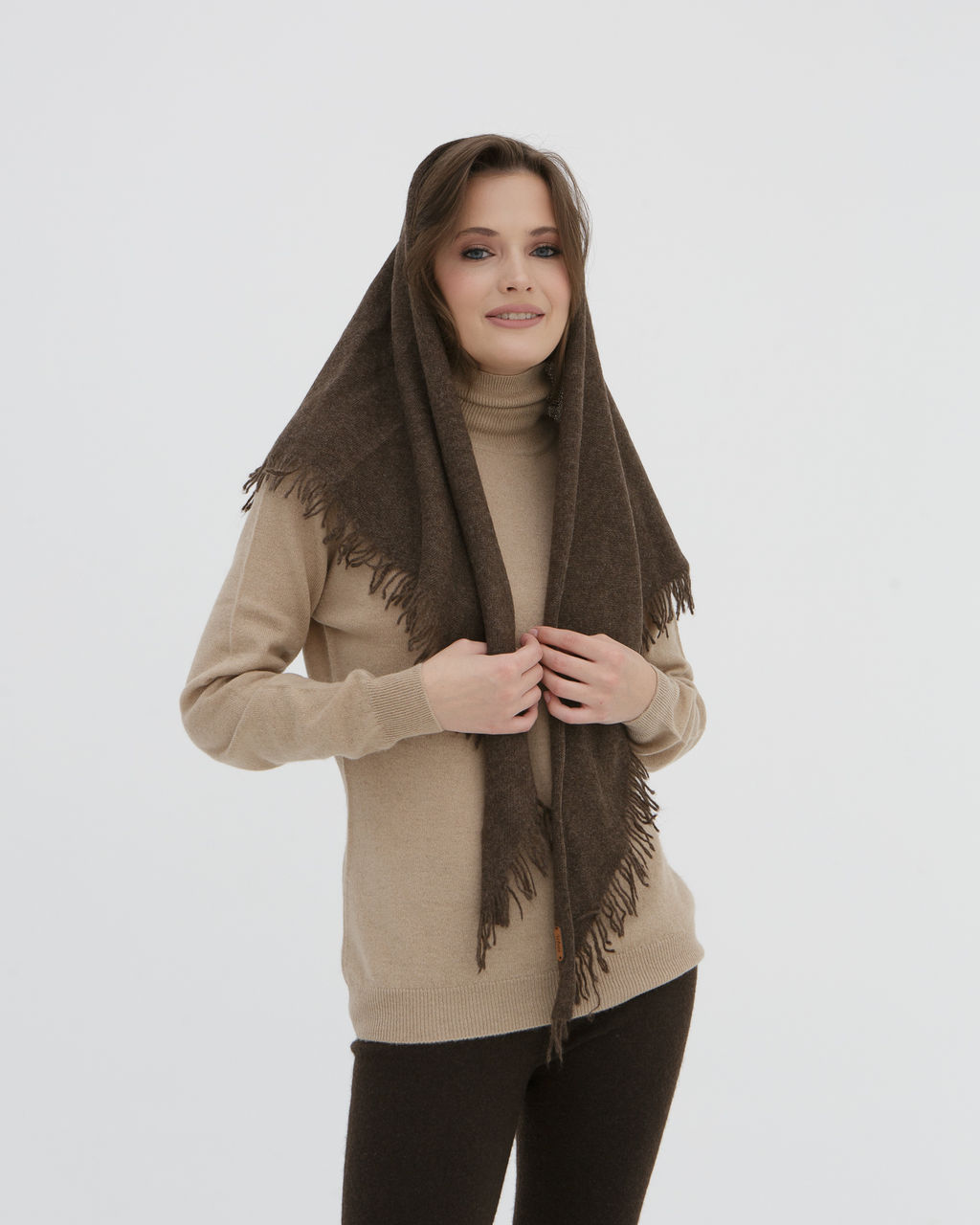 Косынка из шерсти UL коричневая