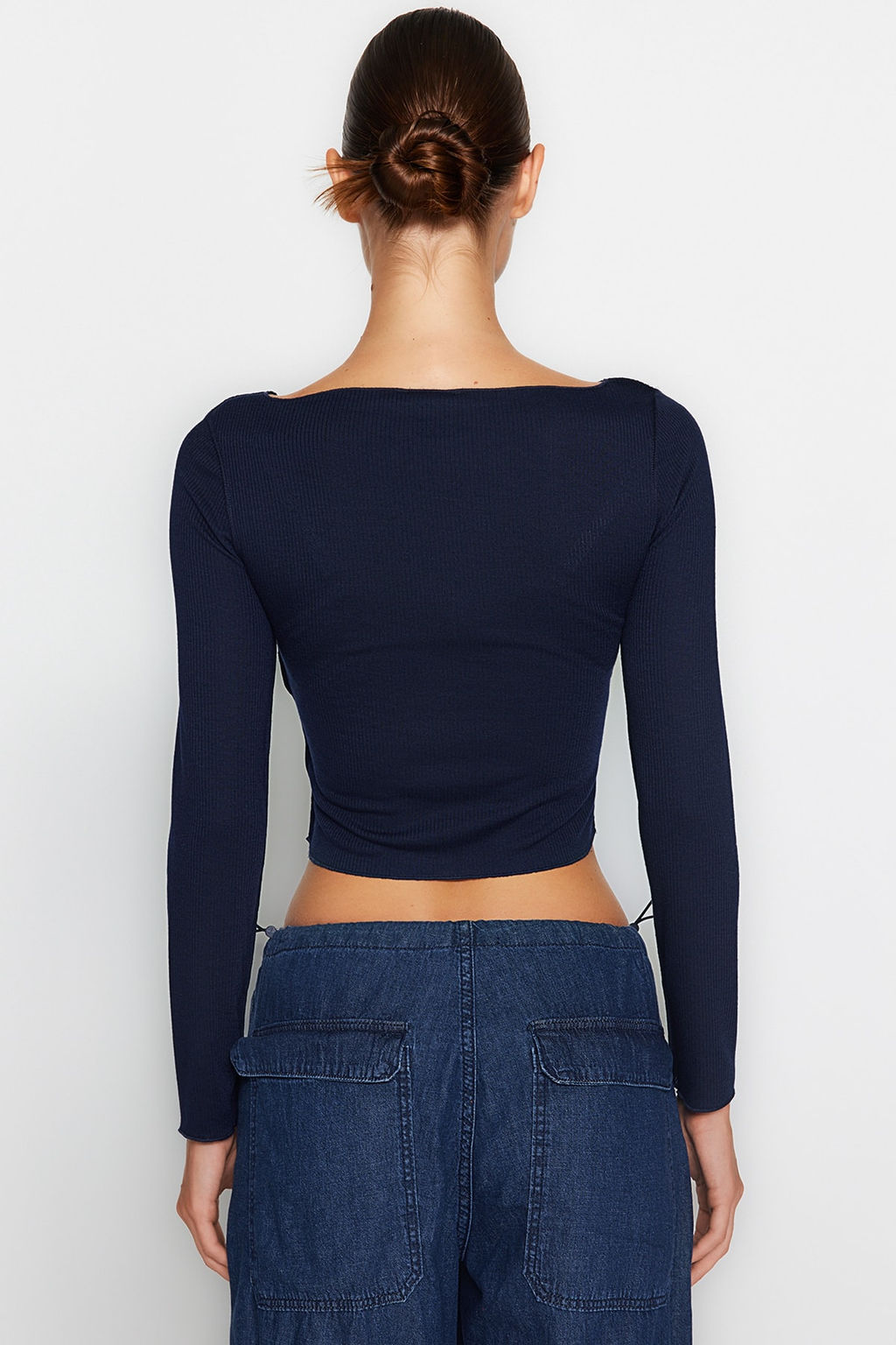 Trendyolmilla Bej Dikis Detayl? Carmen Yaka Fitted/Vucuda Oturan Fitilli Orme Bluz TWOAW24BZ00127