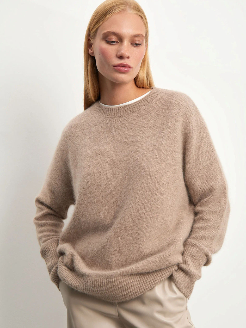 Мягкий джемпер цвета мокко с шерстью - Emka фото 2
