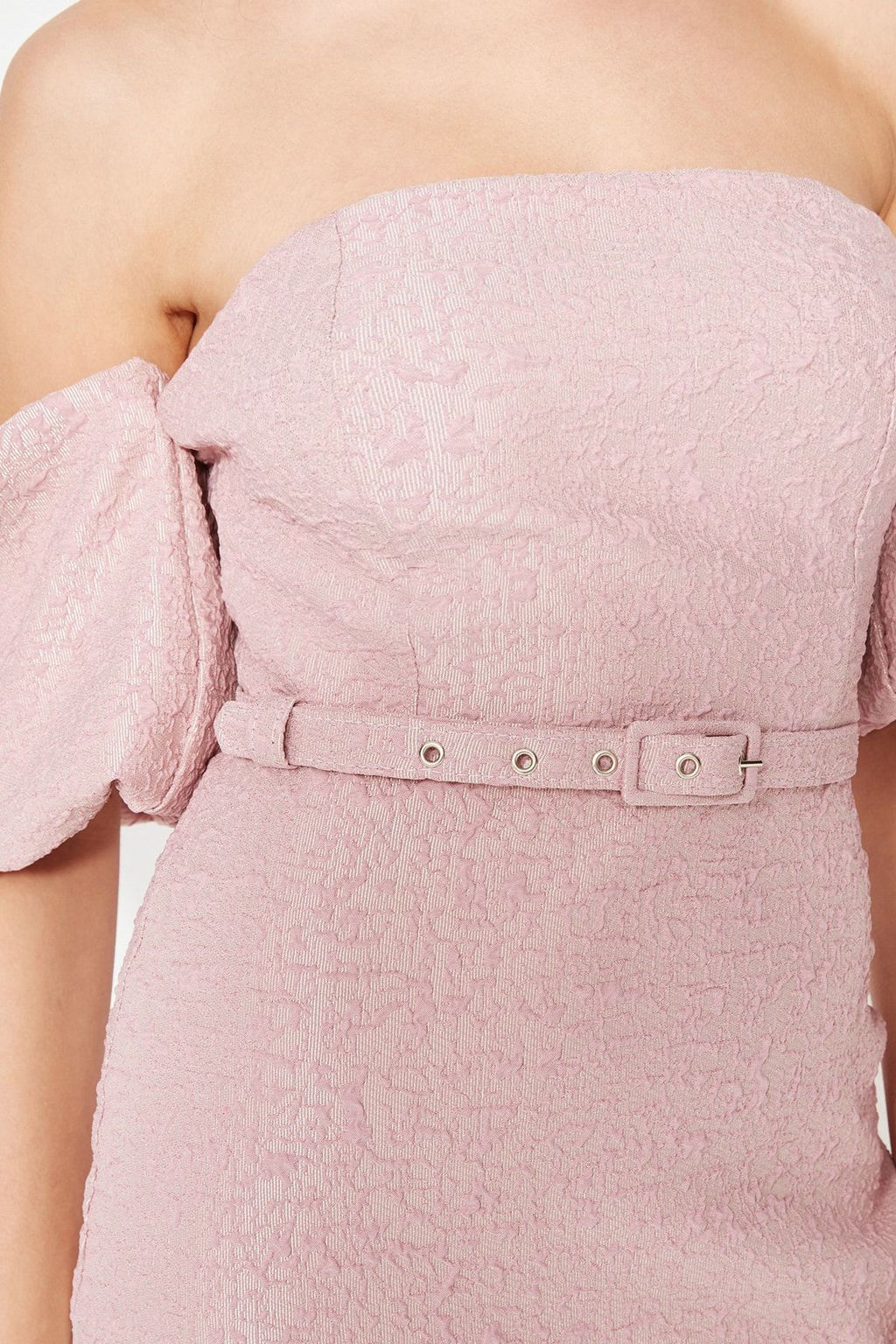 TRENDYOLMILLA Ac?k Mavi Kemerli Astarl? Dokulu Kendinden Desenli Dokuma S?k Abiye Elbise TPRSS19FZ0335