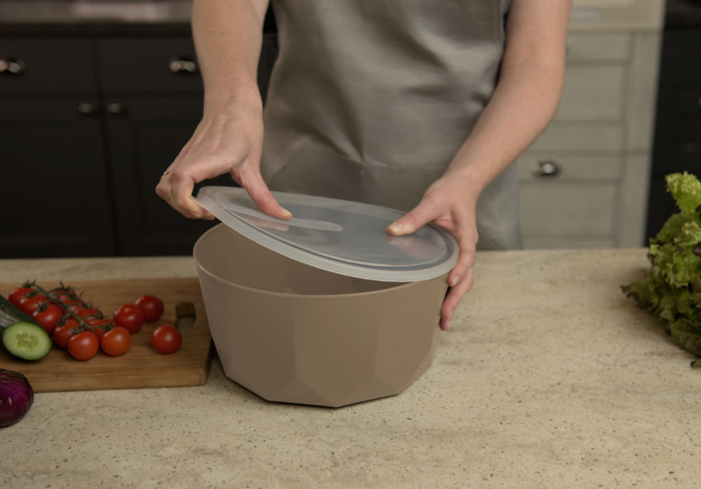 Салатник Plast Team STOCKHOLM с крышкой 1,7 л молочный туман PT171310048,,