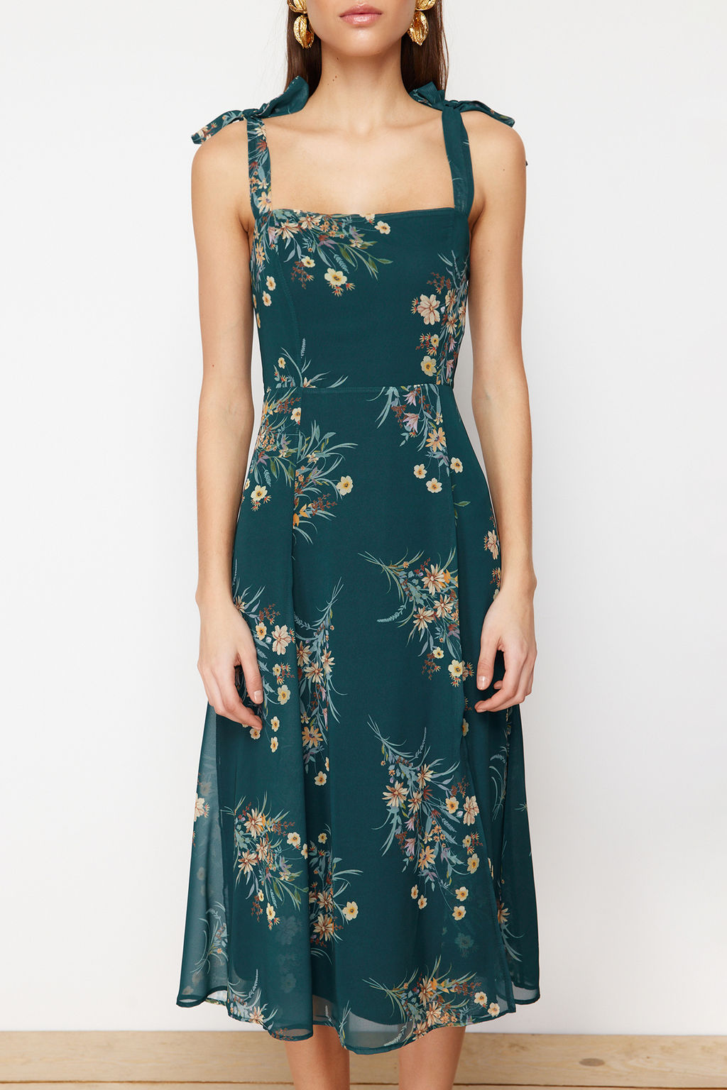 TRENDYOLMILLA Yesil Cicekli A Kesim Y?rtmacl? S?rt? Gipe Detayl? Sifon Astarl? Midi Dokuma Elbise TWOSS24EL00699 фото 9