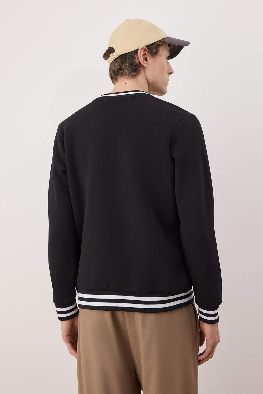 Siyah Regular/Normal Kesim Triko Bantl? Nak?sl? Sweatshirt TMNAW26SW00066 - Trendyolmilla фото 4