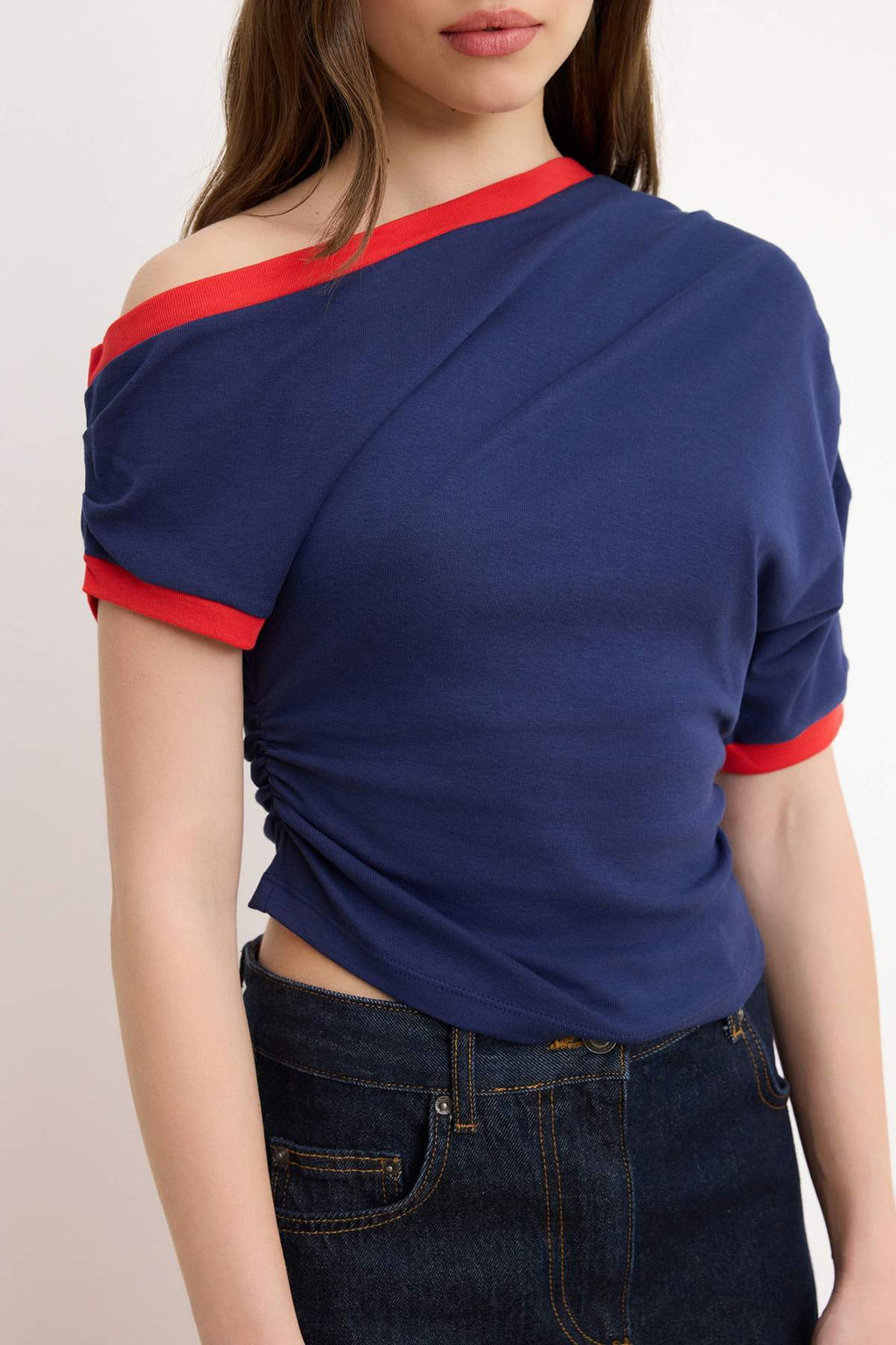 Lacivert Duz Fitted Asimetrik Yaka Dusuk Kol K?sa Crop Pamuk Ribana Orme Bluz TWOSS26BZ00563 - Trendyolmilla фото 3
