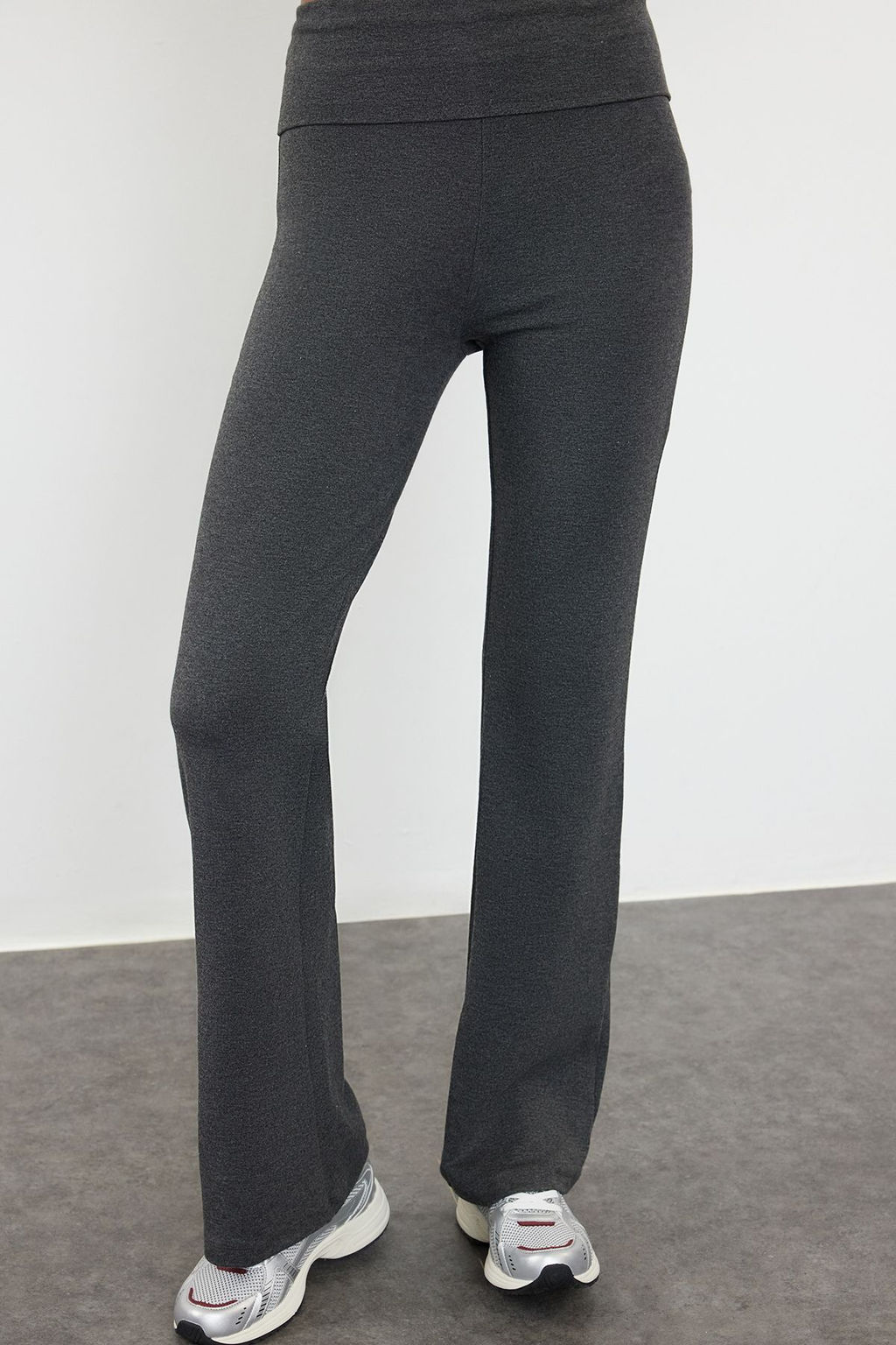 TRENDYOLMILLA Antrasit Melanj Flare/Ispanyol Paca Bel Detayl? Esnek Interlok Orme Pantolon TWOAW25PL00005 фото 9