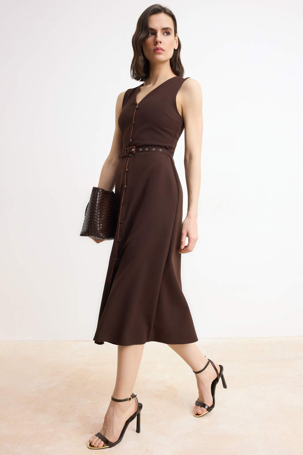 Kahverengi Kemerli Duz A Kesim Kemerli Midi Dokuma Elbise TWOSS25EL00810