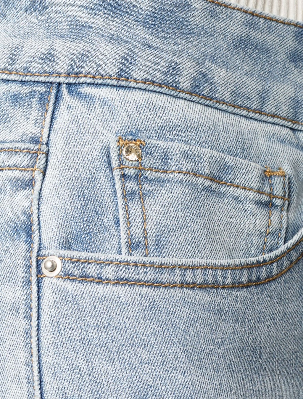 Джинсы трубы рваные из эластичного денима средней плотности