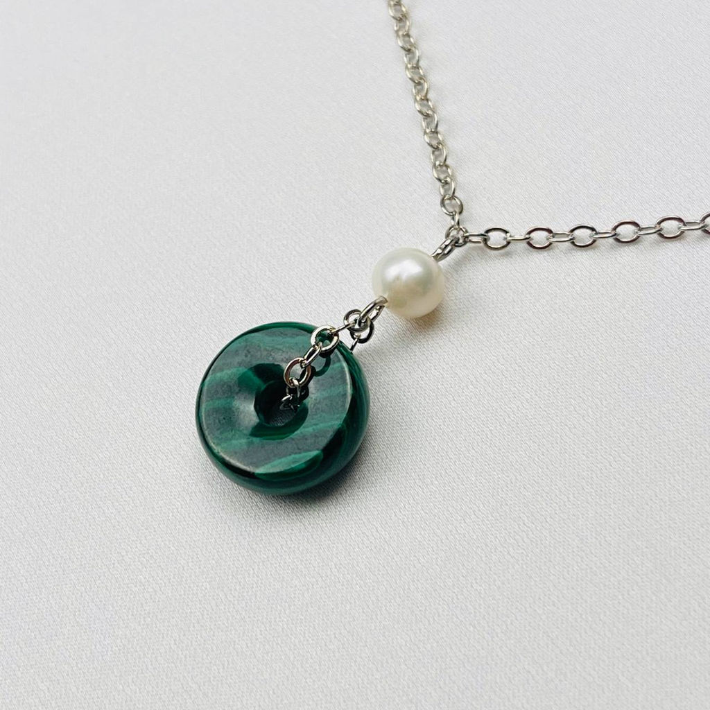 Колье на цепочке с Малахитом и Жемчугом - Радуга самоцветов фото 3