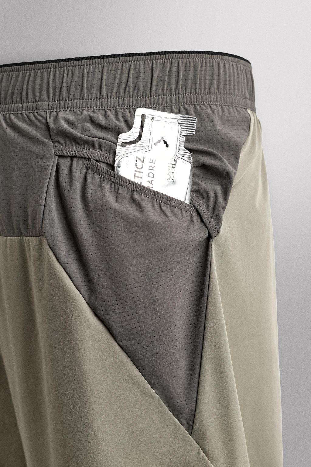 PANTAL?N CORTO TRAIL RUNNING COMBINADO / Gris - Zara фото 10