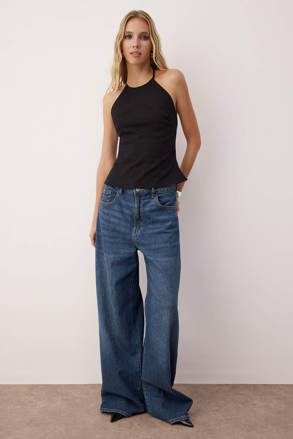 Siyah Pamuklu Ince Gabardin Halter Yaka Dokuma Bluz TWOSS25BZ00536