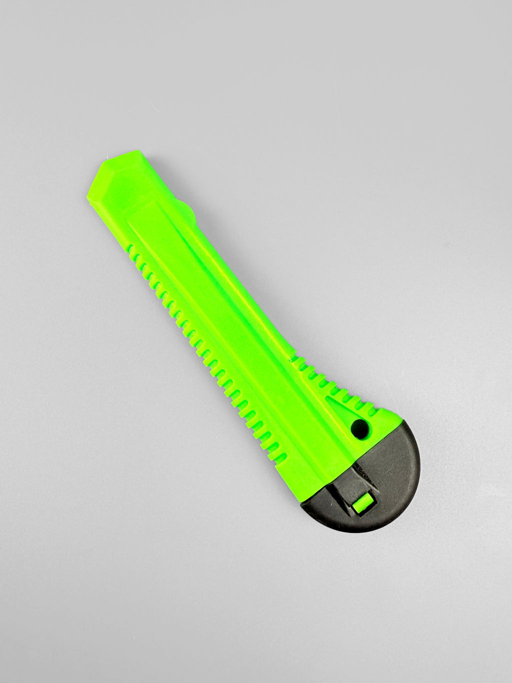 Нож канцелярский, 12шт. на блистере OLS-247-18