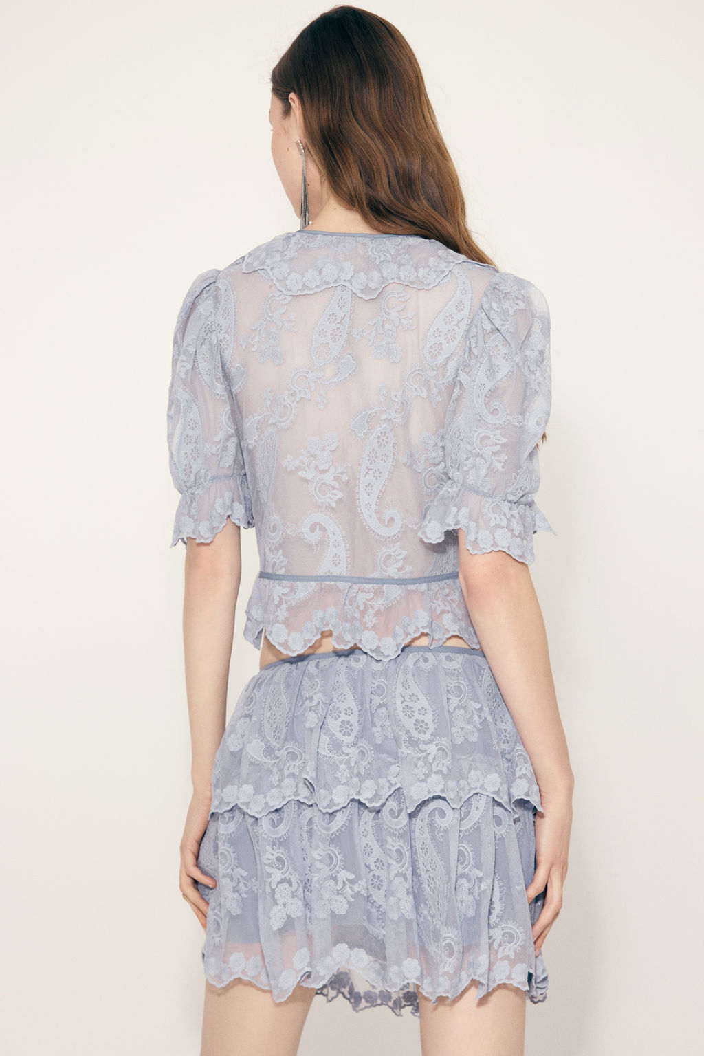 Blusa de volantes con dise?o bordado - H&m фото 5