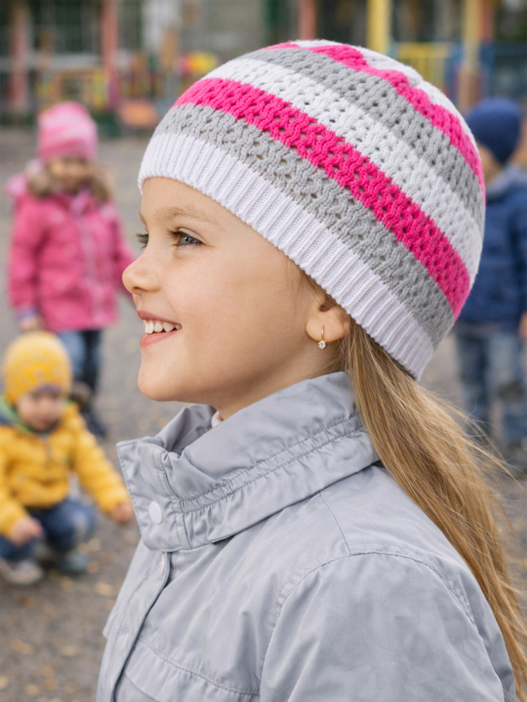 Шапка вязаная  "Полоска " малинасерый