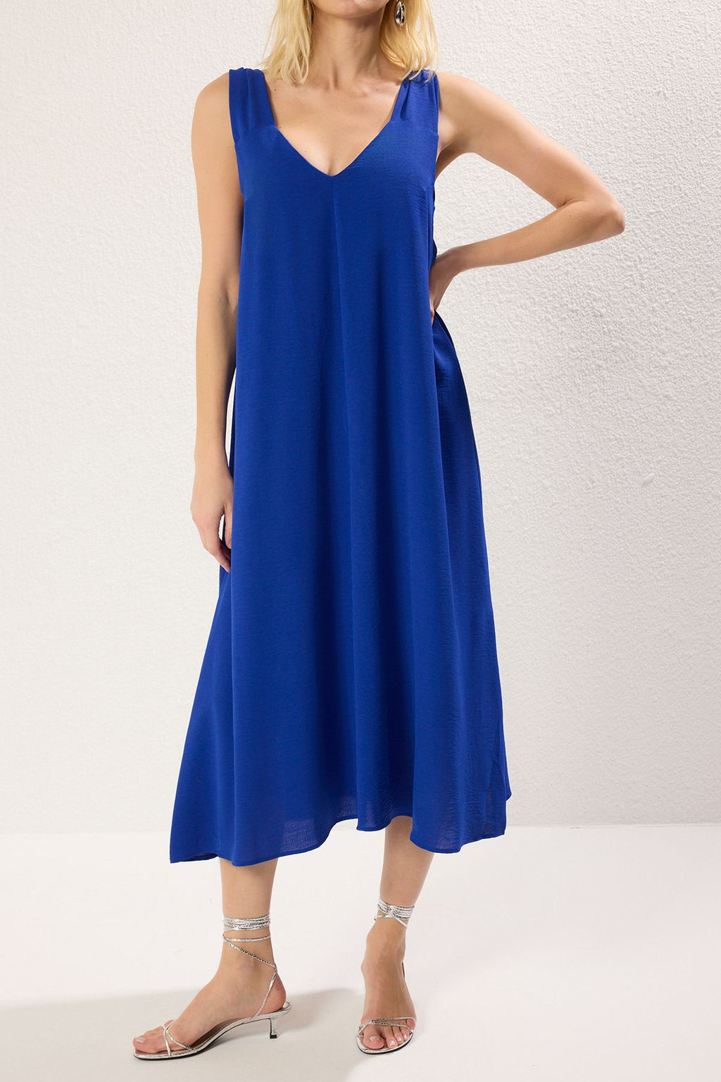 Saks Rahat Kesim V Yaka Midi Dokuma Elbise TWOSS23EL00882