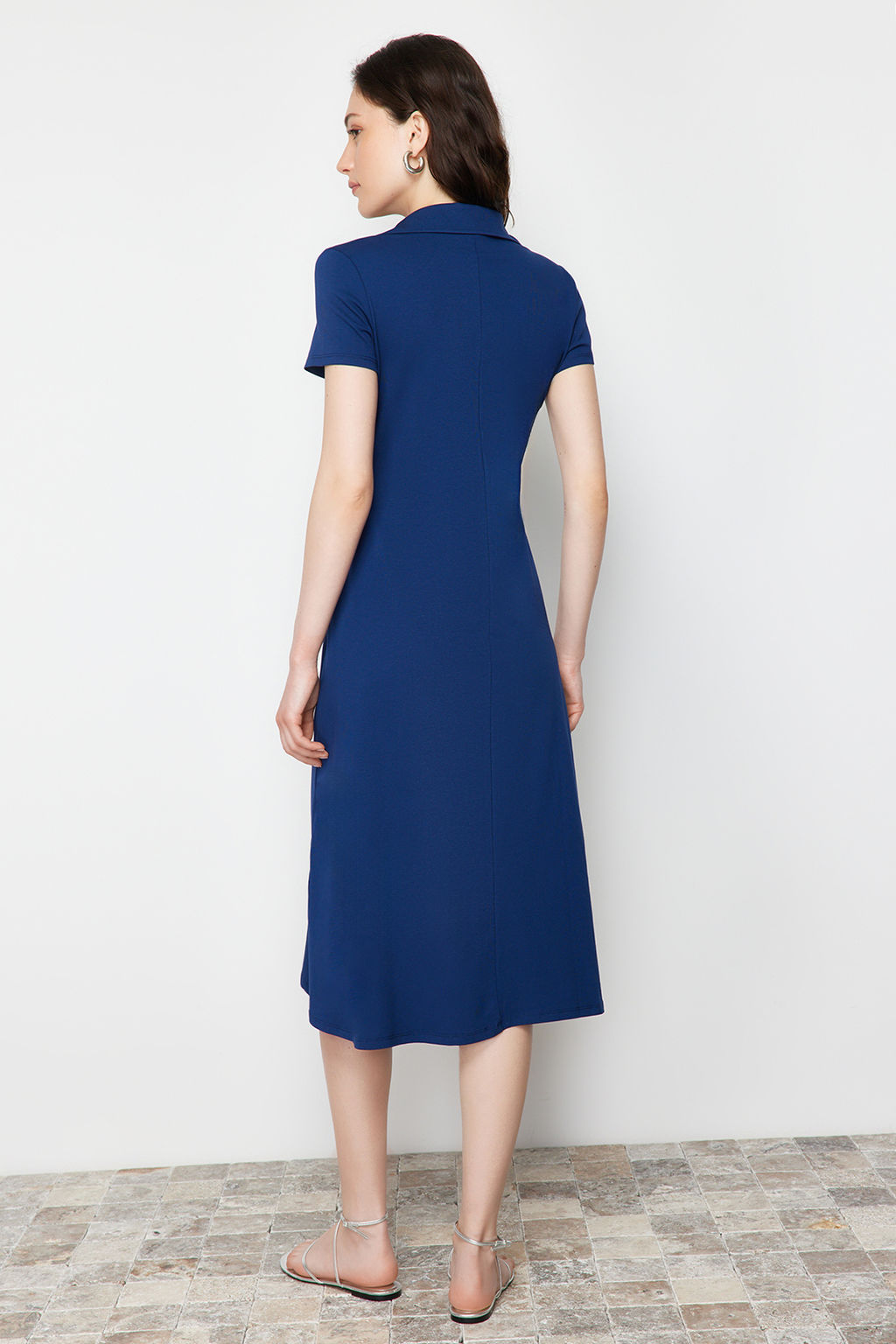 TRENDYOLMILLA Lacivert Polo Yaka Skater/Belden Ac?lan Pamuklu Esnek Orme Midi Elbise TWOSS24EL00480 фото 11