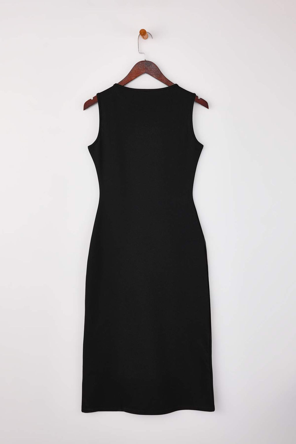 Siyah Bodycon Havuz Yaka Kolsuz Aksesuar Detayl? Midi Interlok Orme Elbise TWOSS26EL00015 - Trendyolmilla фото 2