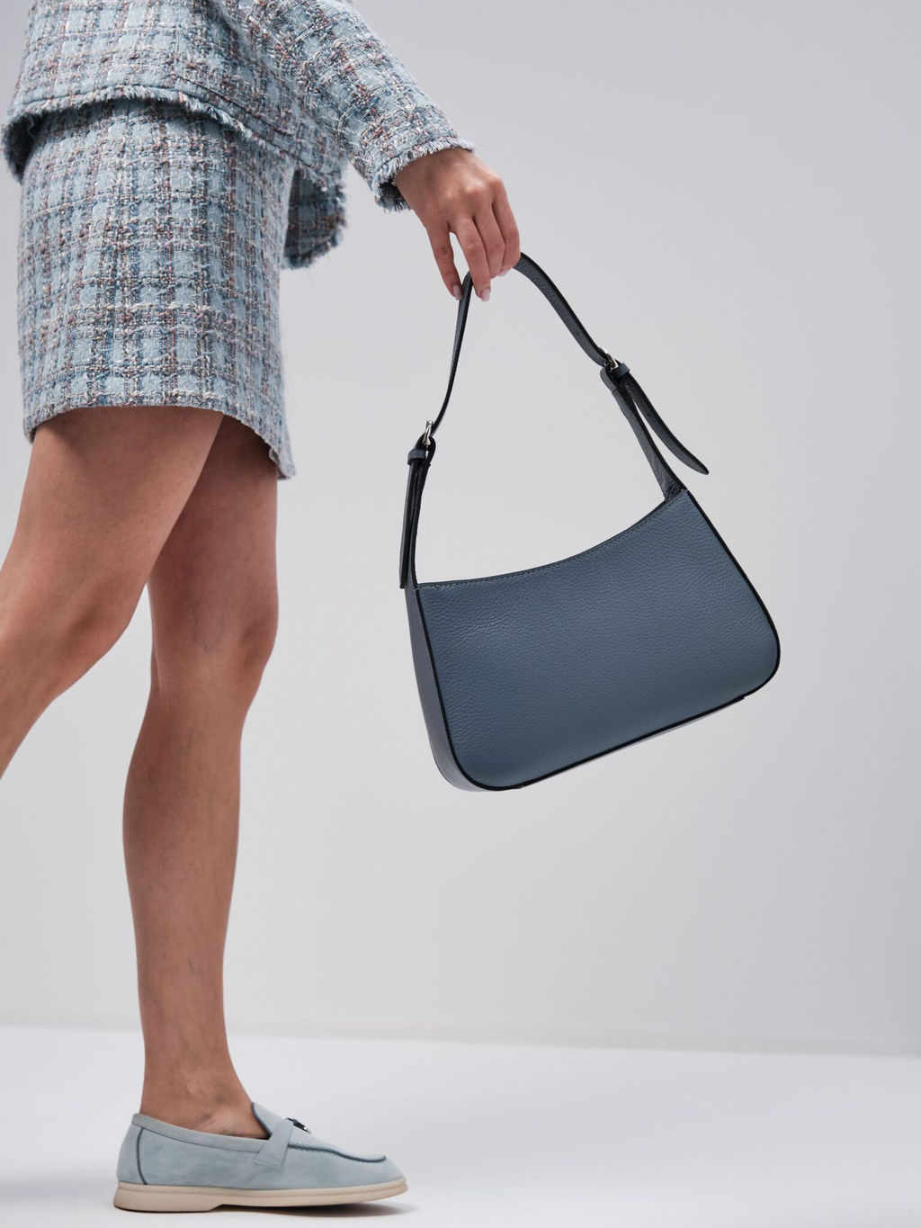 Сумка кожаная багет Deboro 31046 серый