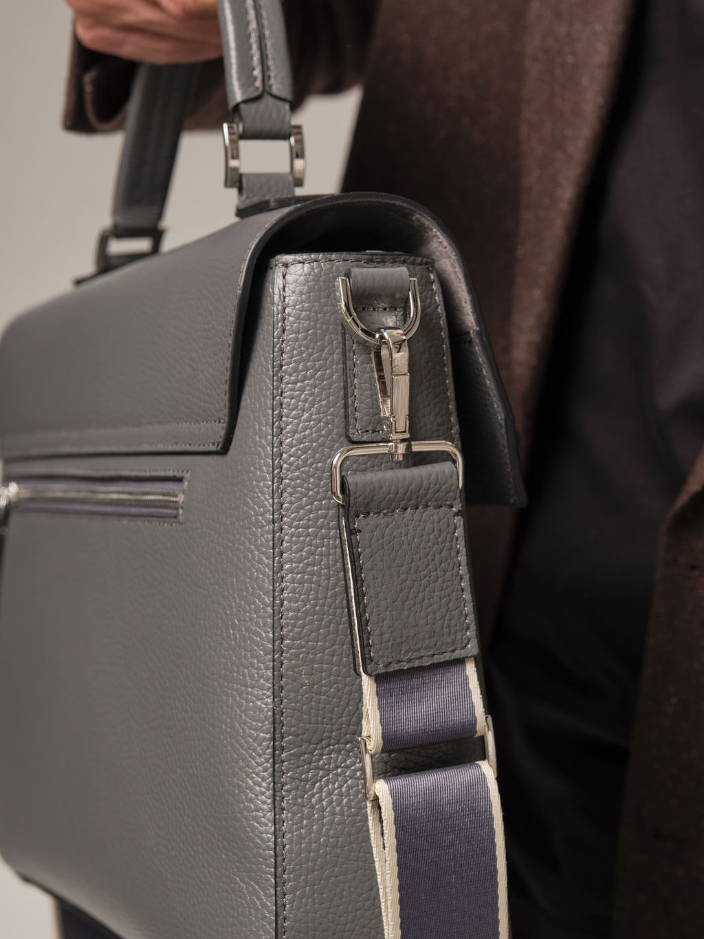 Мужская кожаная сумка Levi DBR 7115 мышиный  фото 3