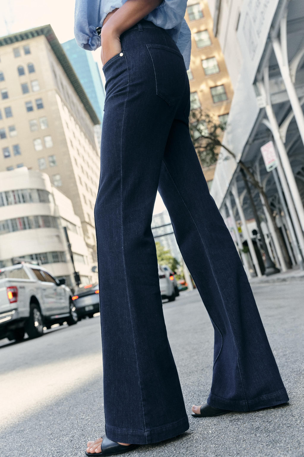 FLARE TROUSERS WITH SEAM DETAIL - Zara фото 15