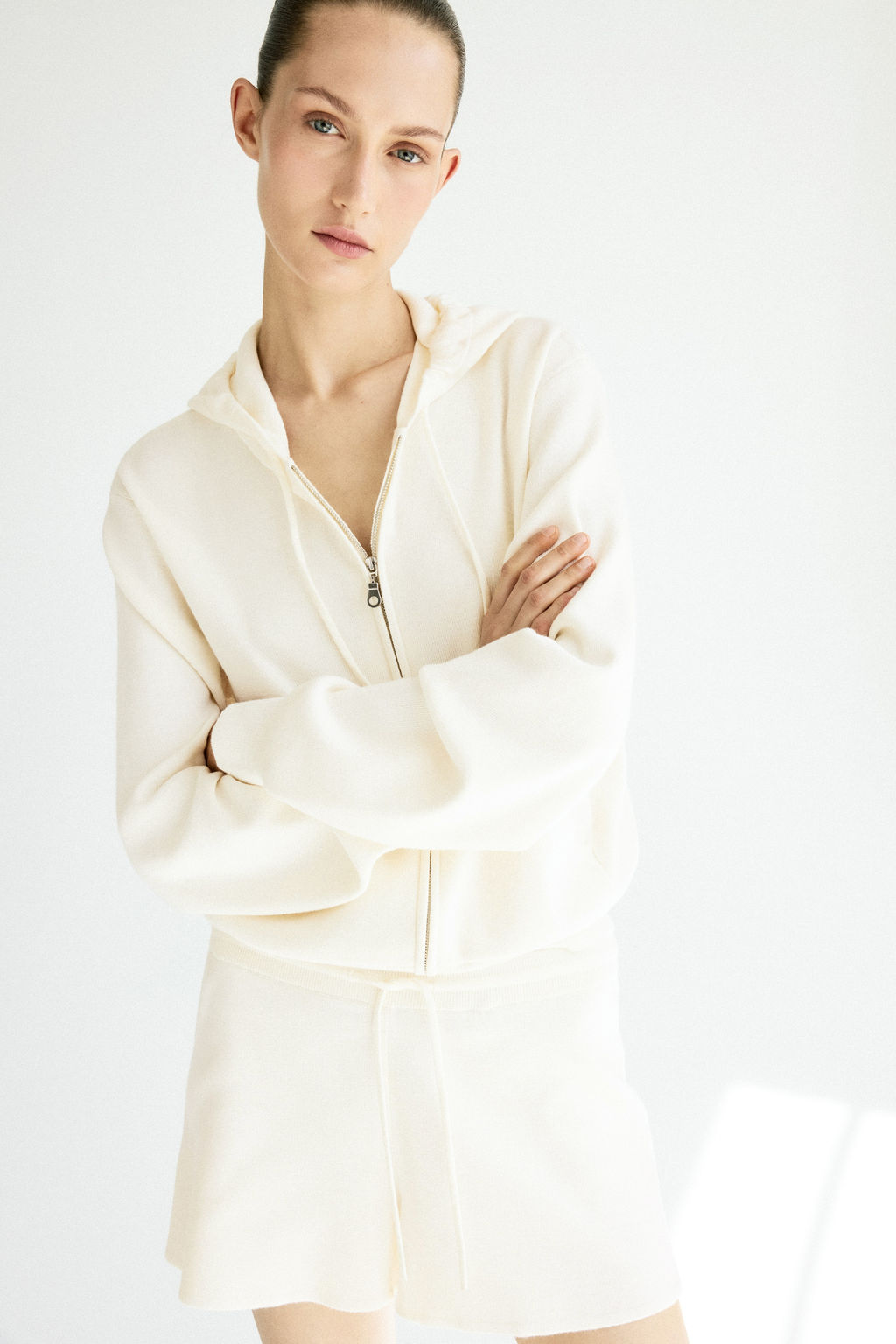 Chaqueta en punto fino con capucha y cremallera - H&m фото 5